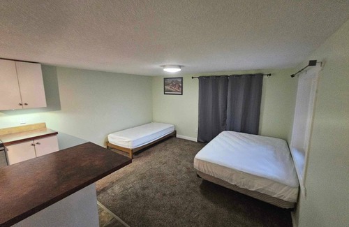 Hinton Cabin | The Knotty Pine - Lower East Suite