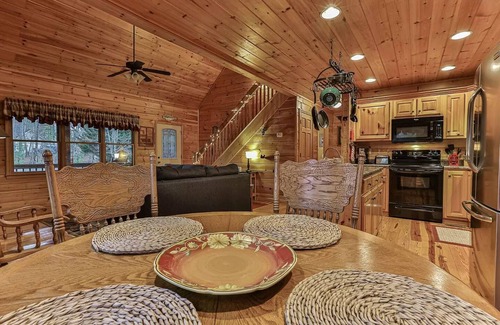 Ellijay Cabin | "The Knotty Pine" - Your perfect cabin getaway!