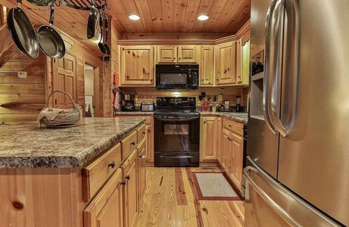 Ellijay Cabin | "The Knotty Pine" - Your perfect cabin getaway!