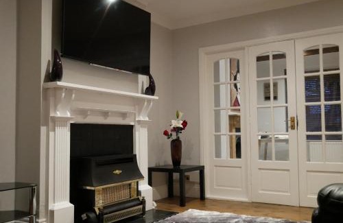 Barrow-on-Trent House | The Kyoto House - Four Spacious Cosy Bedrooms I Netflix & Large Rooms