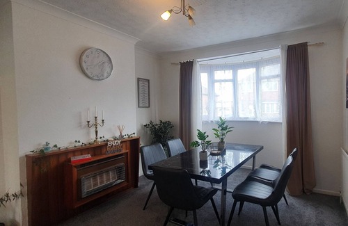 Leicester Villa | The La Deux