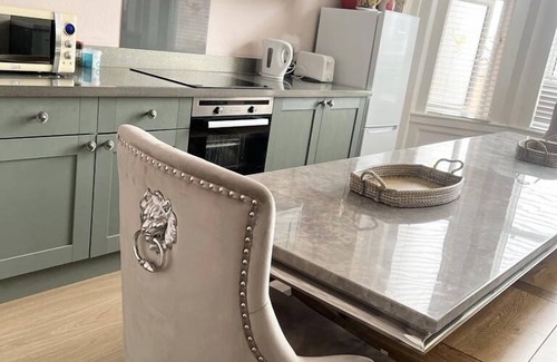 Bournemouth City Centre House | The La Di Da - 4 min walk to Beach/town