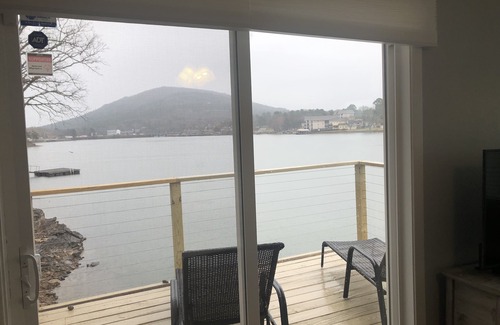 Piney House | The Lake House and Spa in One