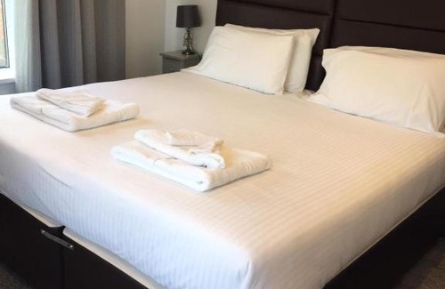 Turnchapel Hotel | The Lake House