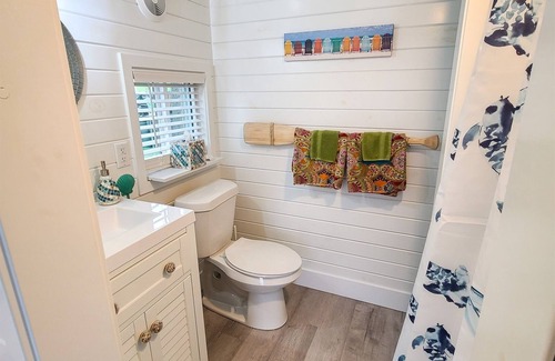 Lakeside Apartment | The Lake House - Tiny House - Tiny Digs Lakeshore