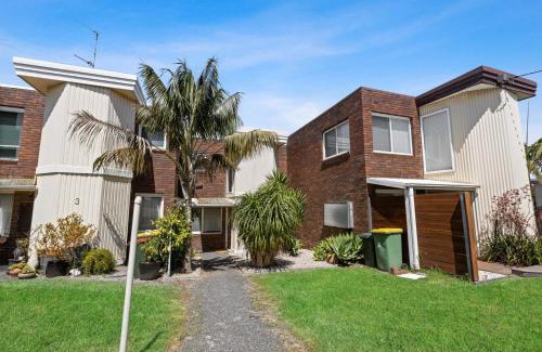Paynesville House | The Lake Villa