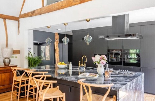 Playhatch House | The Lakeside Viewing Gallery