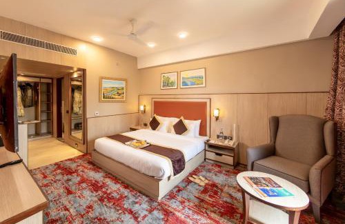 Mathura Hotel | The Lalita Grand Mathura- Vrindavan