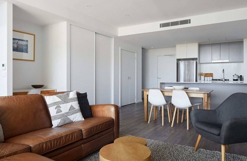 Newcastle Apartment | The Landing - Newcastle CBD Apartment
