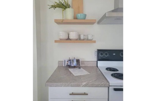 Laurium House | The Landing Spot / Cheerful & bright renovated 3 bdrm home