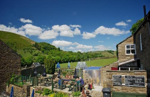 Little Hayfield Hotel | The Lantern Pike Inn