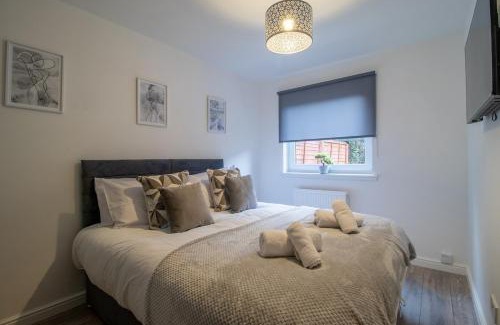 Larkhall Apartment | The Larky - Modern 2 Bed Cottage in Larkhall