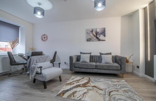 Larkhall Apartment | The Larky - Modern 2 Bed Cottage in Larkhall