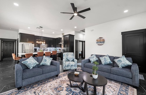 Somerville House | The Lazy Joey, Stylish New 3/2 Near Round Top, Lake Somerville & Aggie Game Day!