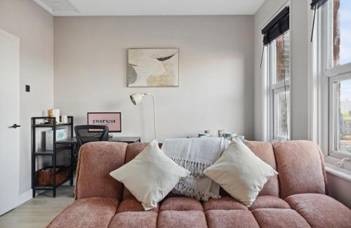 Lea Bridge Apartment | The Leyton Cottage Flat