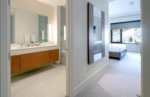 Park City Hotel | The Lift Park City/Canyons Ski-in/Ski-out Hotel Suite