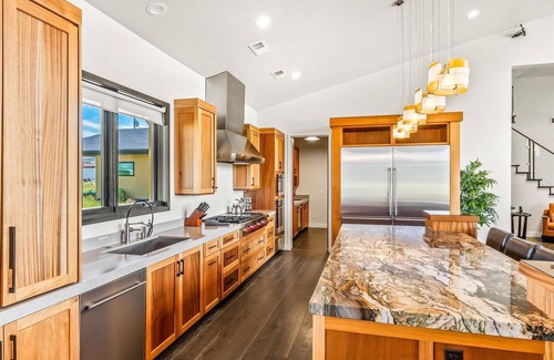 North Snyderville Basin House | The Lighthouse: A Luxurious Mountain Haven w/Hot Tub