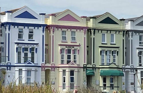 Paignton Apartment | The Lighthouse Studio Apartment @ Sunnybeach is ideal for a couple with many attractions nearby, you