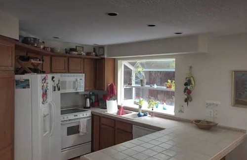 Portland Boat Rental | The Lily Pad (A Floating Home)