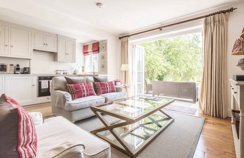 Thorpeness Apartment | The Lily Pad - sleeps 2 guests in 1 bedroom