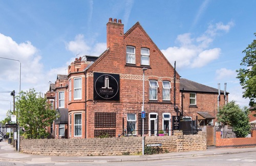 Beeston Apartment | The Linden Leaf Rooms - Classy Studios