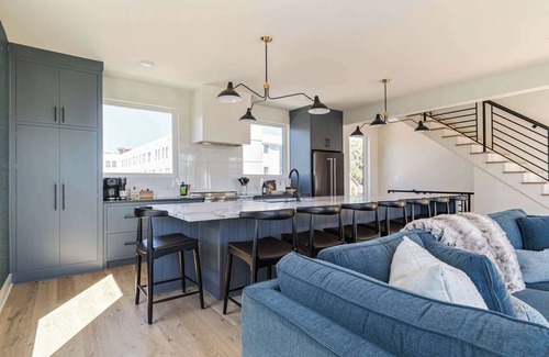 Chestnut Hill House | The Linden – Rooftop Views & Refined Design, New!