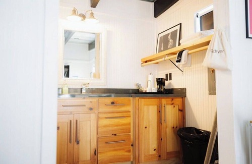 Dripping Springs Cottage | The Liney Moon - Horseshoe Cottage w/Pool, Firepits, Putting Green, & More!