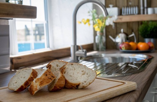 Bryn-crug Cottage | The Little Cottage - sleeps 2 guests in 1 bedroom