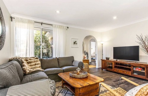 Narrawallee House | The Little Darling - Narrawallee Family Cottage