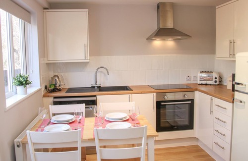 Church Stretton Cottage | THE LITTLE DINGLE, family friendly, with a garden in Church Stretton