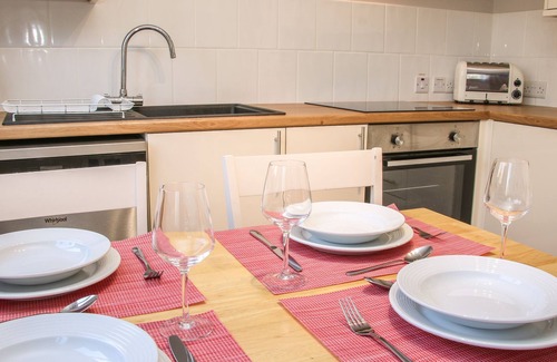 Church Stretton Cottage | THE LITTLE DINGLE, family friendly, with a garden in Church Stretton