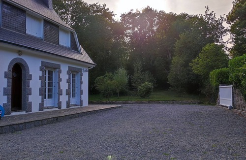Clohars-Fouesnant House | The little house in the forest