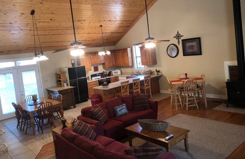 Drasco House | The Little House in beautiful Tannenbaum Resort and Greers Ferry Lake