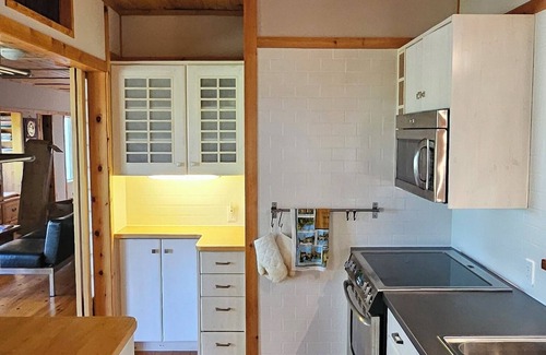 Algonquin Highlands Cottage | The little Japanese Castle on the hill. Just 17 minutes away from town