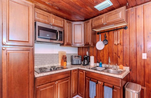 Largo Apartment | The Little Largo Cabin - 30 Day Minimum Stay