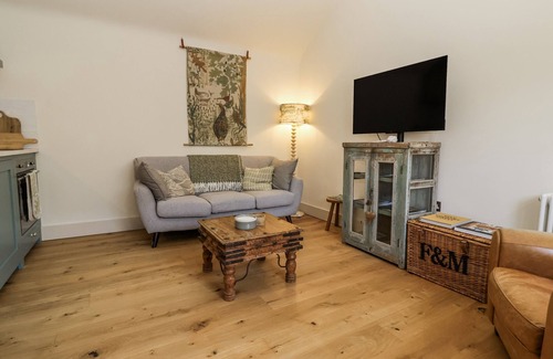 Burford Cottage | THE LITTLE LOFT, romantic, character holiday cottage in Burford