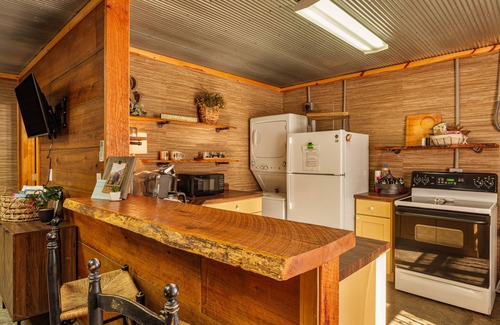 Cadiz House | The Little Log cabin