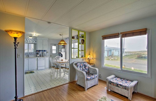 Moclips Cottage | 'The Little Orca's'- Short Walk to the Beach!