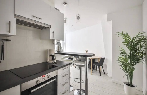 Paris City Center Apartment | The Little Rousseau - Cosy & Calm - Rivoli