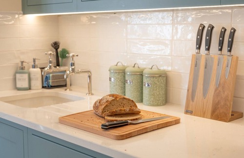 Burford Apartment | The Little Stable - Cosy 1 Bed Cottage in Burford