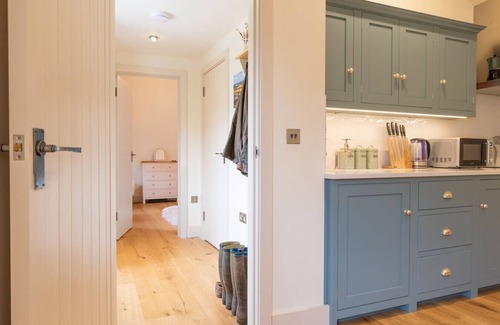 Burford Apartment | The Little Stable - Cosy 1 Bed Cottage in Burford