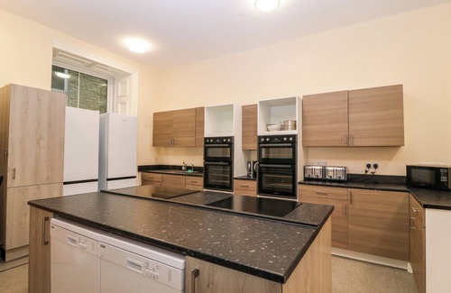 Bont Newydd House | THE LLOYD GEORGE, family friendly in Bontnewydd, Gwynedd