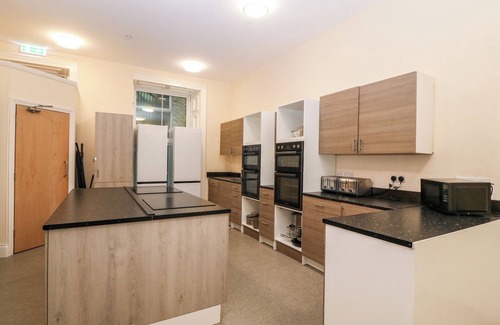 Bont Newydd House | THE LLOYD GEORGE, family friendly in Bontnewydd, Gwynedd