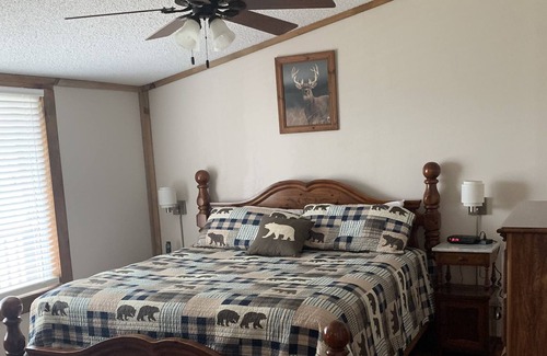 Washburn Cabin | The Lodge at COSY Farms...peaceful, secluded, mountain views, family friendly.
