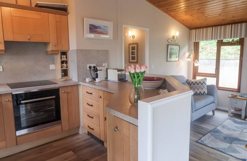 Charmouth Cottage | THE LODGE @ CLIFFTOP PARK, country holiday cottage in Charmouth