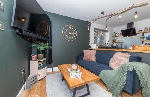 Caversham House | The Lodge - Elegant Comfort in a Peaceful Setting
