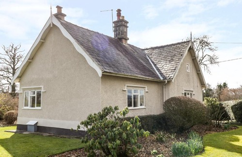 Overton-on-dee House | The Lodge