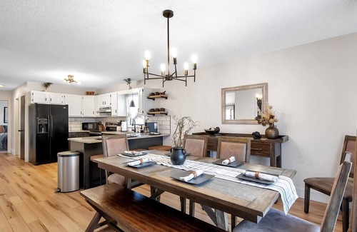 Wichita House | The Lodge is a spacious 4 bed, 2.5 bath home, styled with mountain/lodge decor