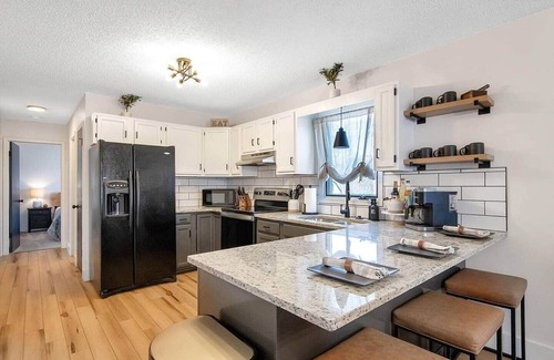 Wichita House | The Lodge is a spacious 4 bed, 2.5 bath home, styled with mountain/lodge decor