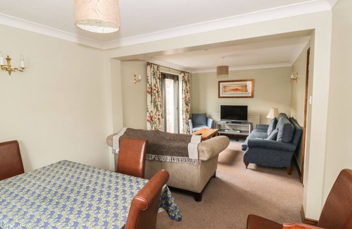 Hadleigh Cottage | The Lodge off High Street